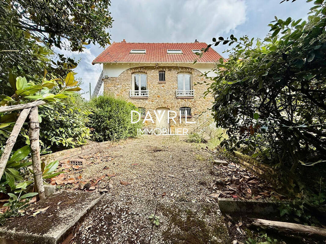 Maison à CHANTELOUP-LES-VIGNES