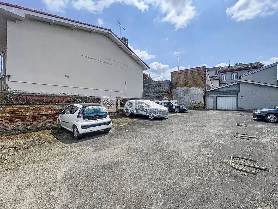 Parking à CASTELSARRASIN