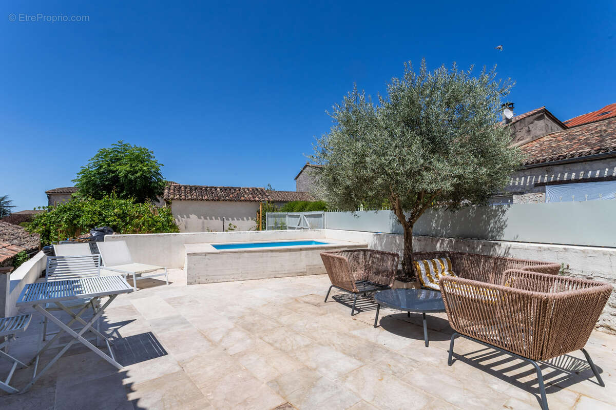 Maison de village avec jardin, garage et piscine - photo 7