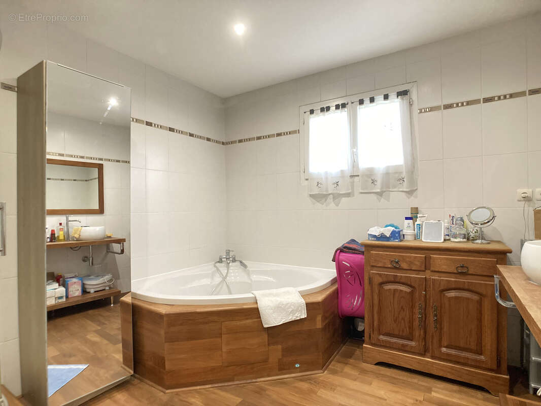 Maison à AMBARES-ET-LAGRAVE