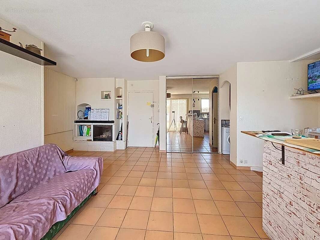 Appartement à SAINT-LAURENT-DU-VAR