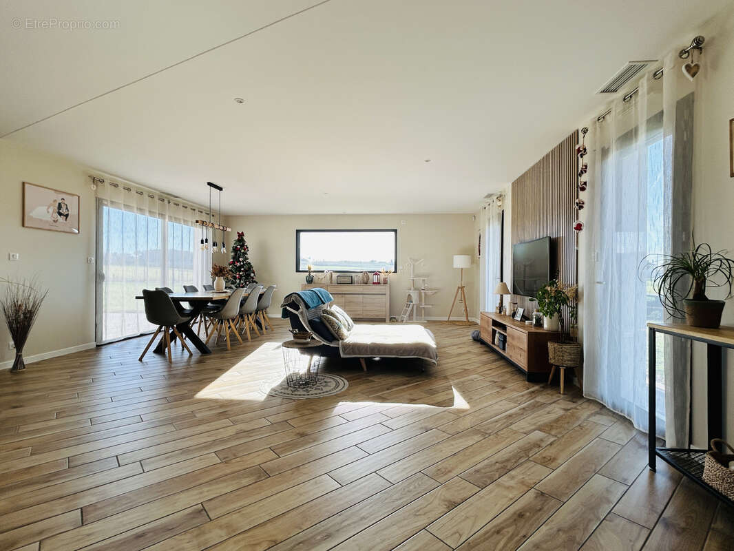 Maison à JARNAC-CHAMPAGNE