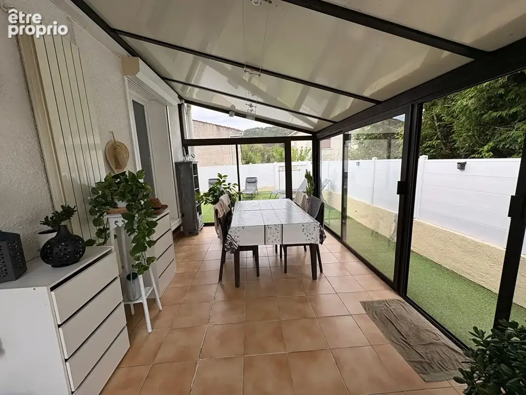 Villa de plain-pied de 100 m² avec piscine, véranda, grand garage et panneaux photovoltaïques à Montazels - photo 9