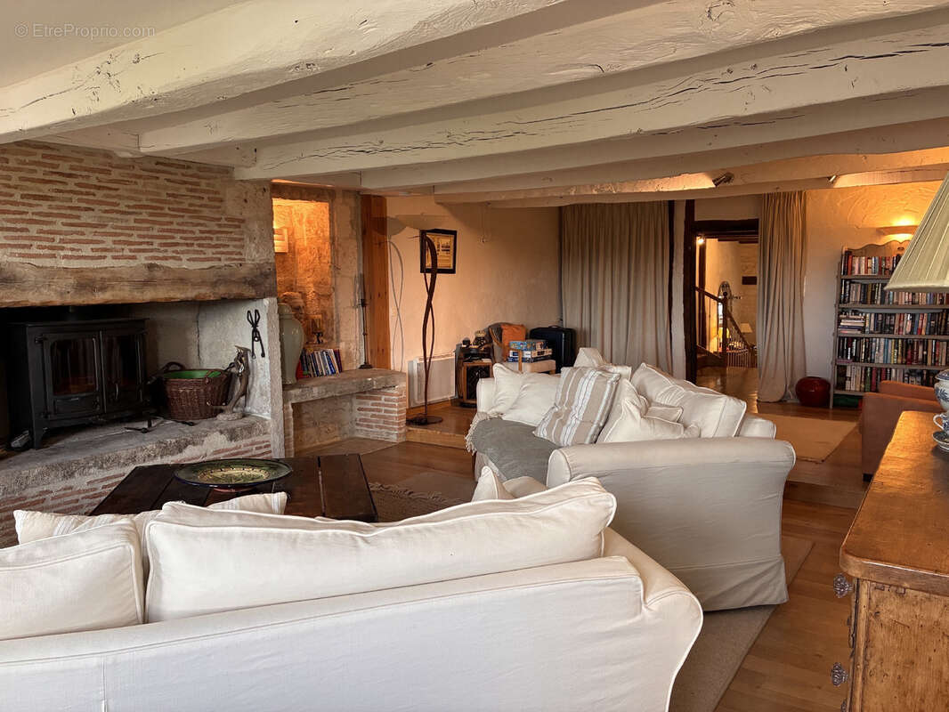 Maison à CASTELNAU-MONTRATIER