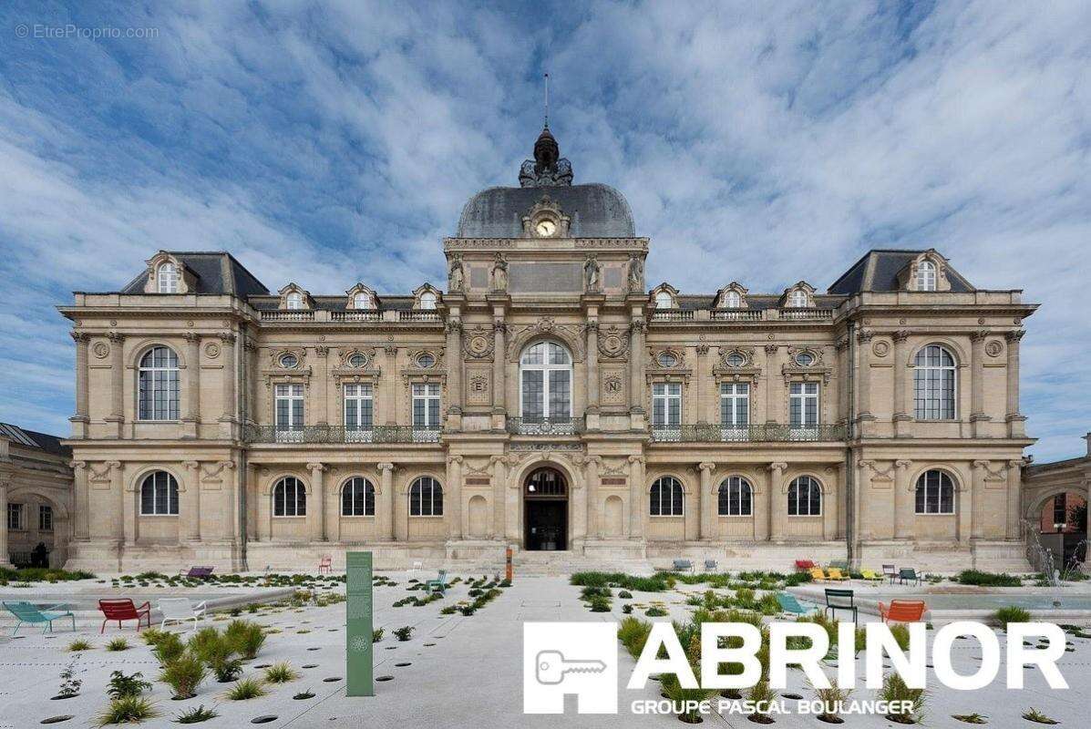 EN EXCLUSIVITÉ – Maison bourgeoise à rénover de 181 m² avec jardin – 5 chambres – Hyper-centre d'Amiens - photo 2