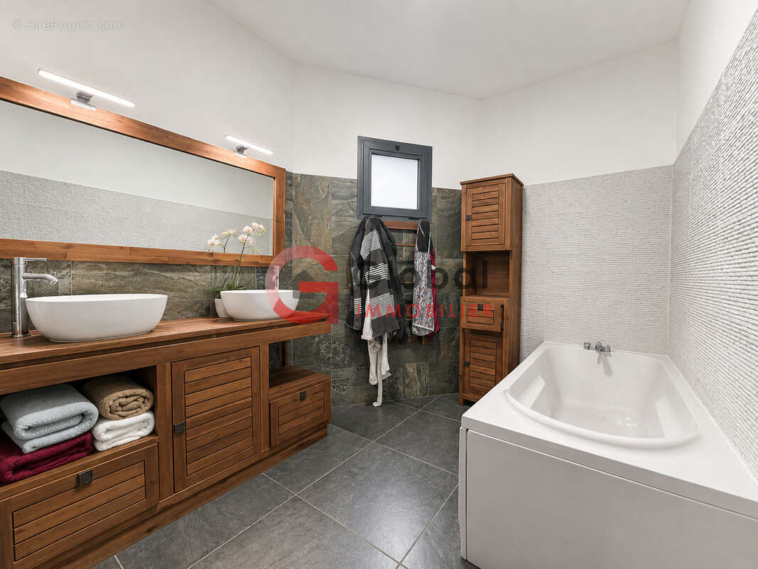 Maison 5 pièces avec piscine et vue mer, Saint-Leu - photo 9