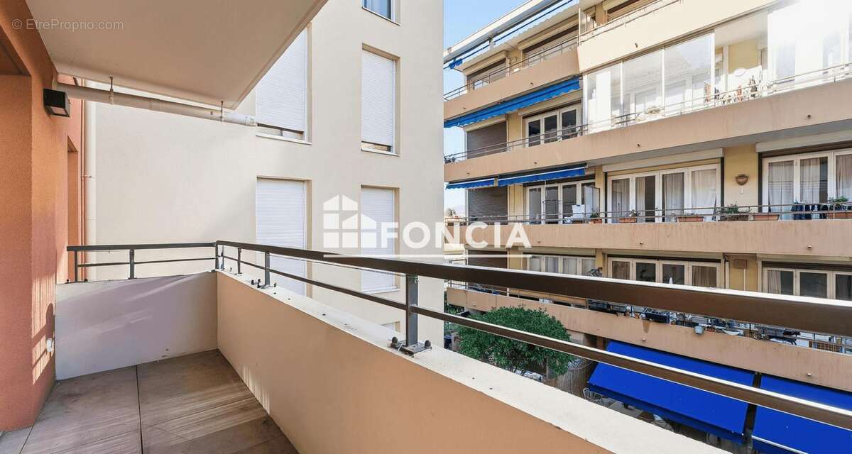 Appartement à SAINT-LAURENT-DU-VAR