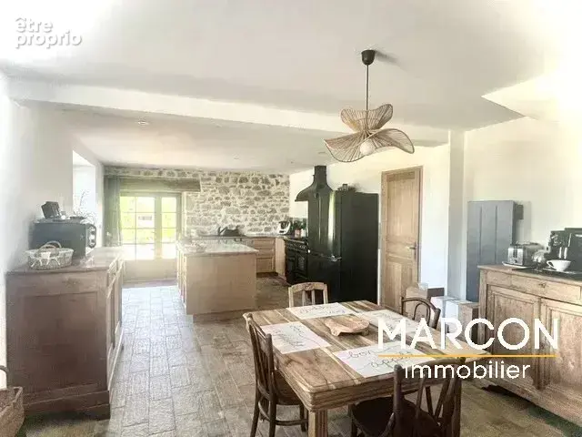Propriete de caractere avec espace professionnel - photo 2