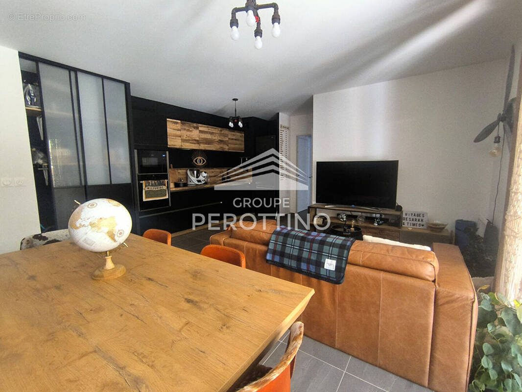 Appartement à PEYNIER