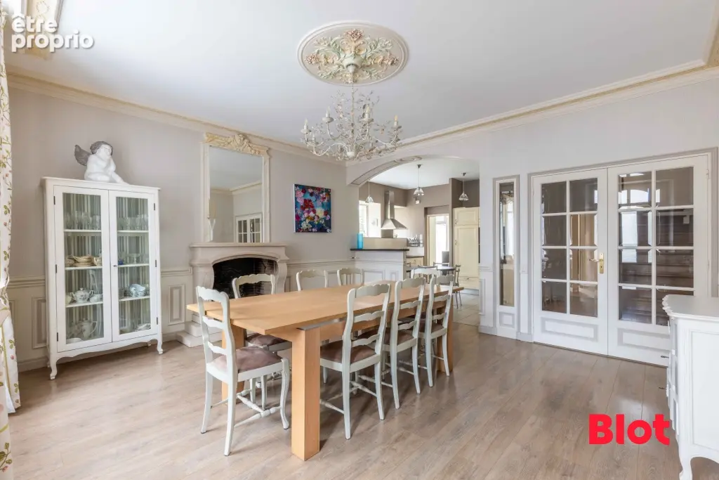 Maison 9 pièces 297 m² à vendre à Bais (35680) - photo 3