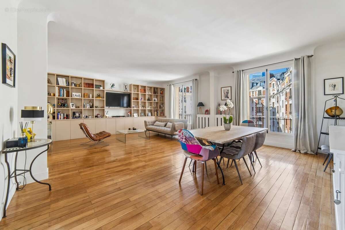 Appartement à NEUILLY-SUR-SEINE