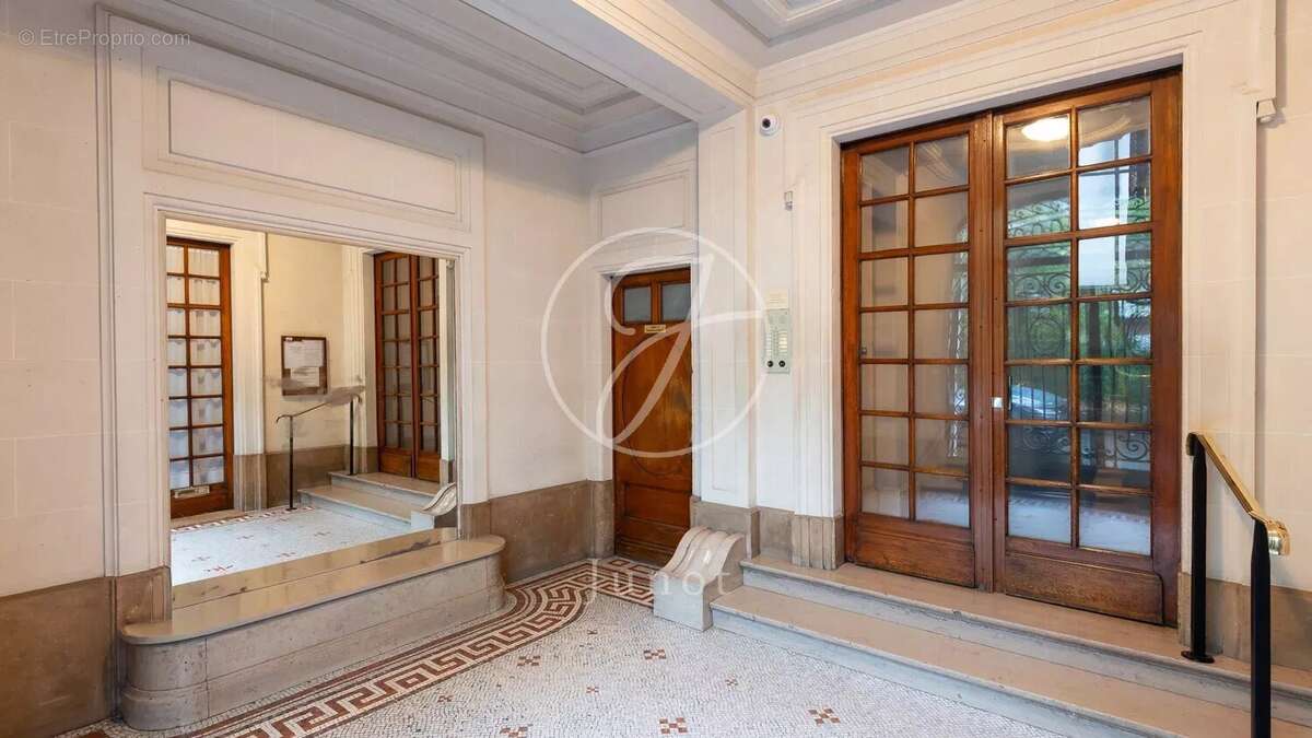 Appartement à PARIS-16E