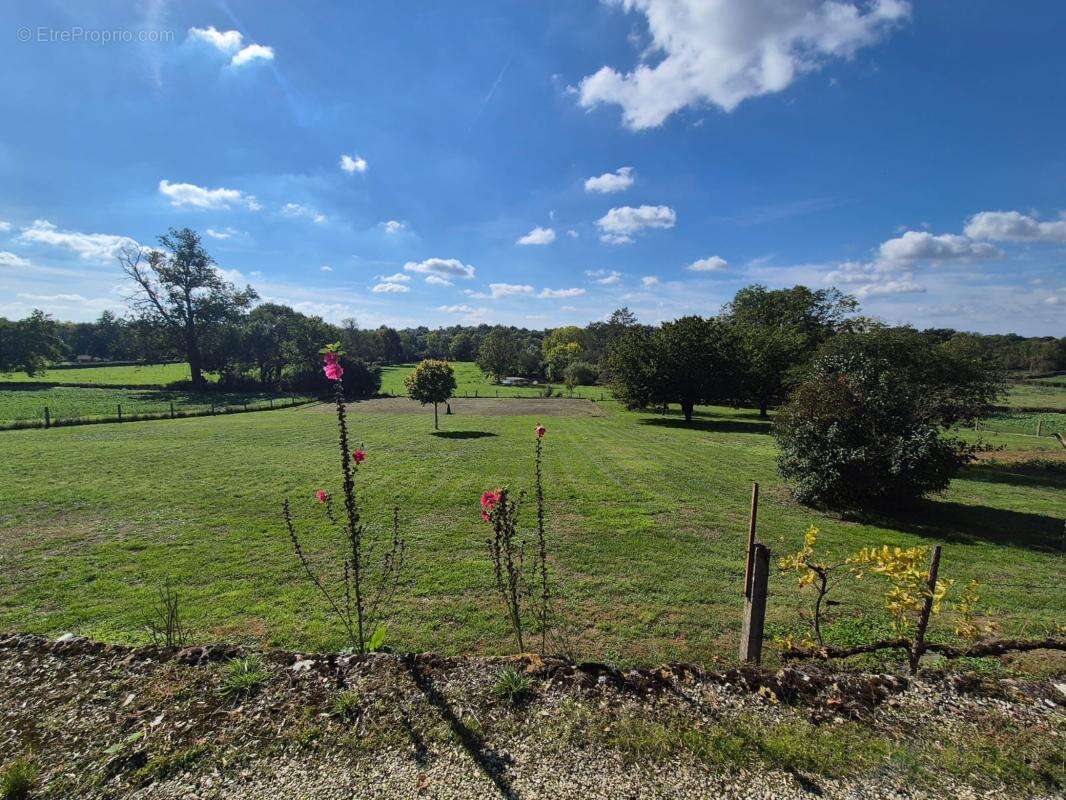 Maison à MONTGIVRAY
