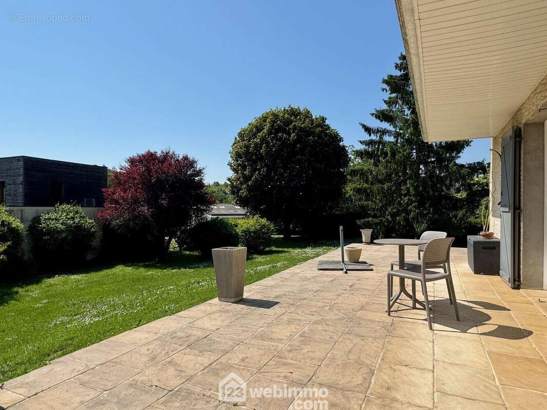 Est ensoleillée toute la journée. - Maison à MIGNE-AUXANCES