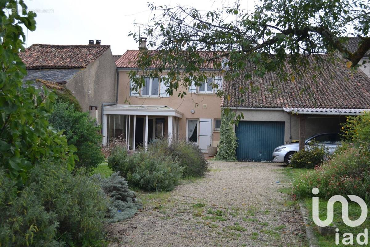 Photo 1 - Maison à NEUVILLE-DE-POITOU