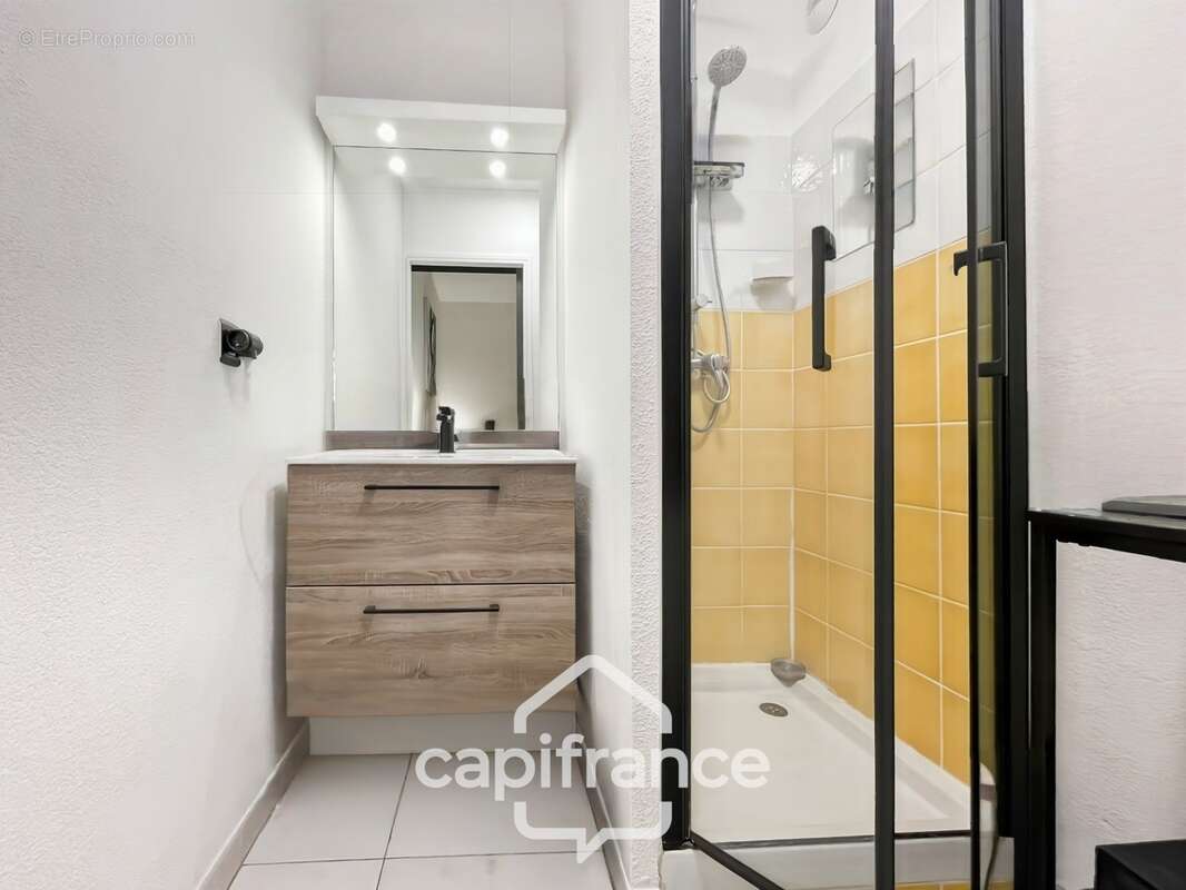 Appartement 40m2 rénové et climatisé, en rez de jardin , une chambre et sa salle de douche, sa terrasse couverte ,, piscine rési - photo 19