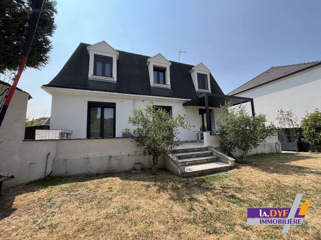 Maison 145 m² à Coubron  - photo 25