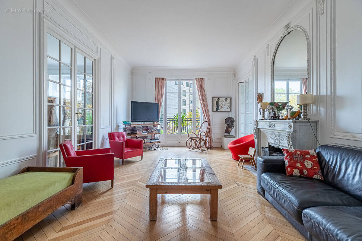 Appartement à PARIS-14E
