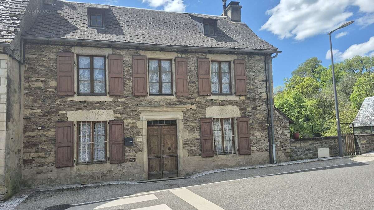 CASTELNAU DE MANDAILLES, maison de Type 3/4 en pierre avec jardin - photo 2