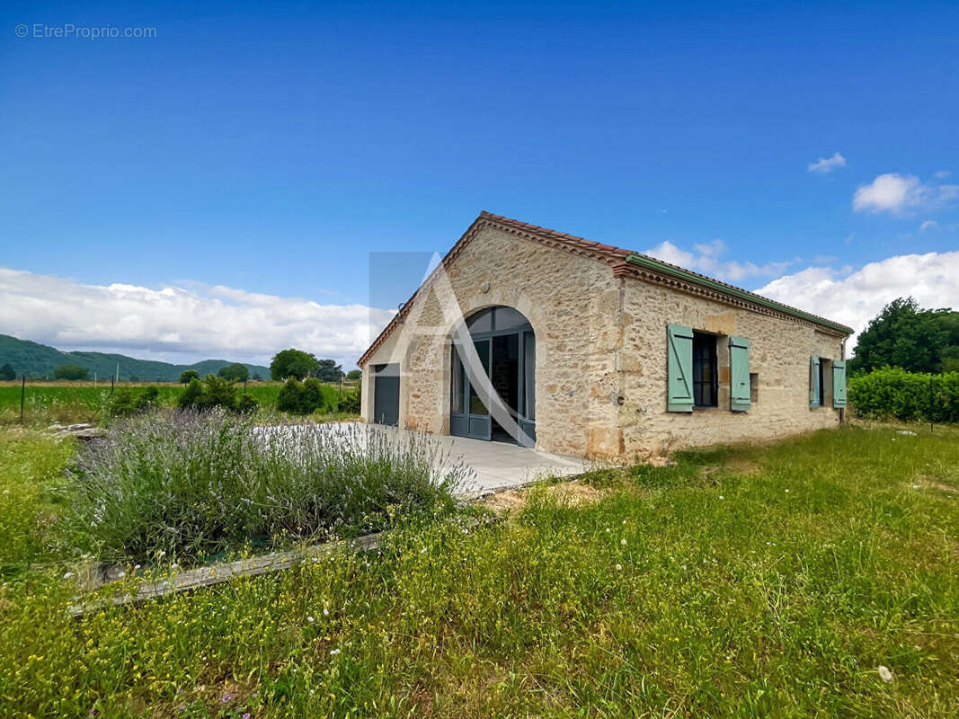 A vendre ancienne grange rénovée - photo 2
