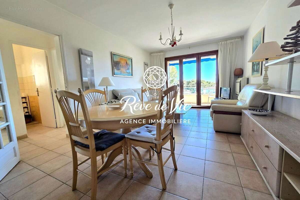 Appartement à BORMES-LES-MIMOSAS
