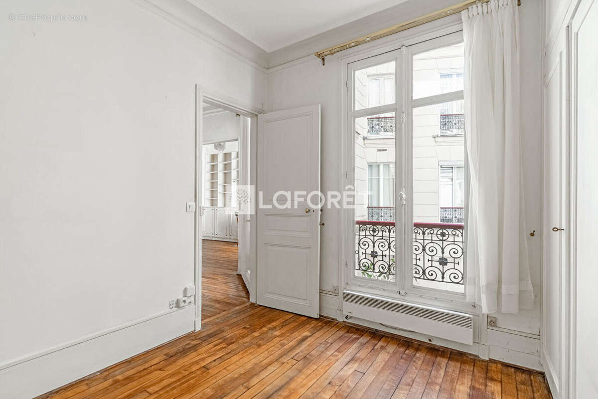 Proche place wagram - bel immeuble - 2 pieces - elegant - au calme - photo 10