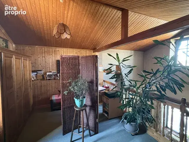 A vendre à Tiffauges belle maison de bourg 112 m2 +dépendance +terrain constructible 194000 frais d'agence inc - photo 10