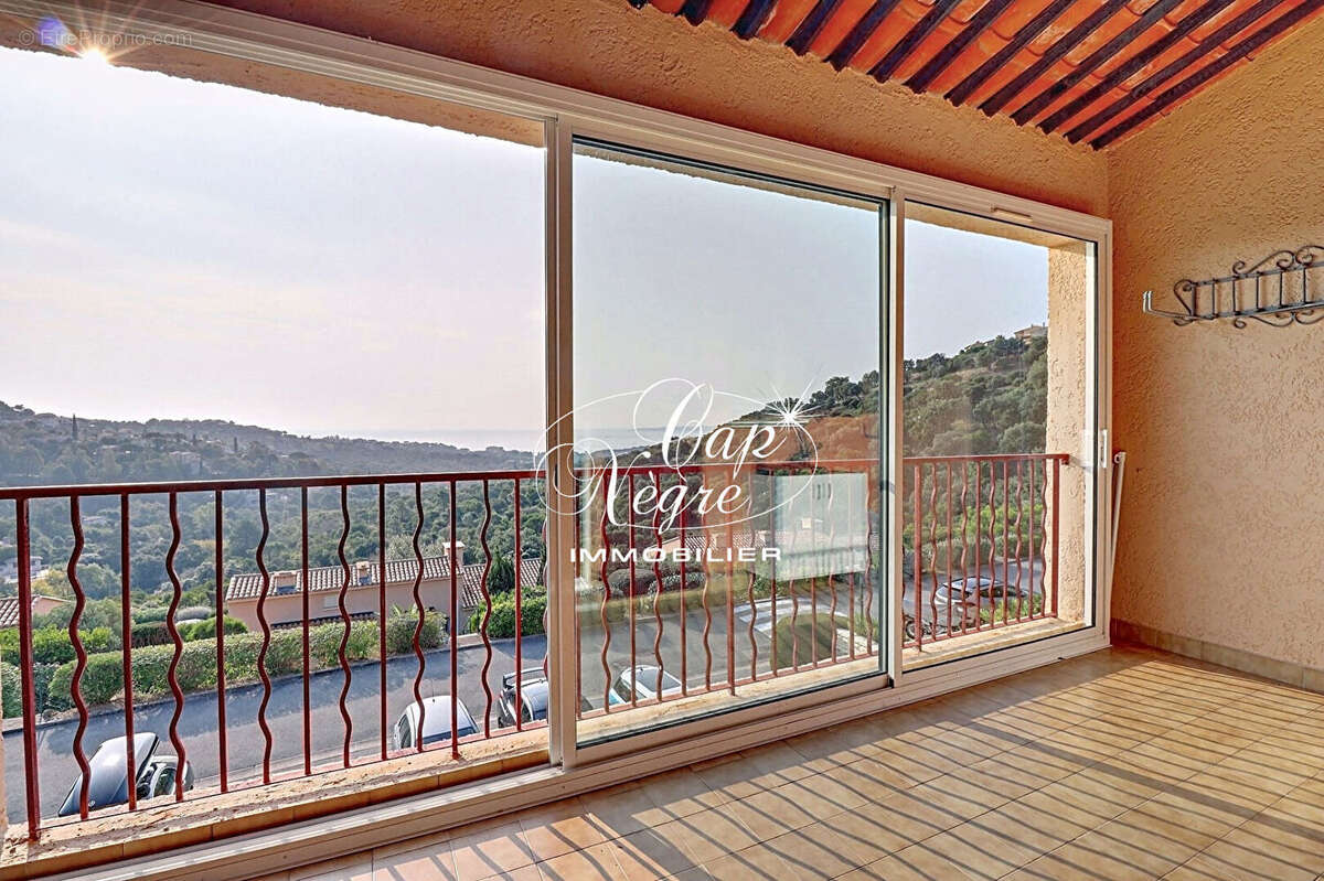 Appartement à ROQUEBRUNE-SUR-ARGENS