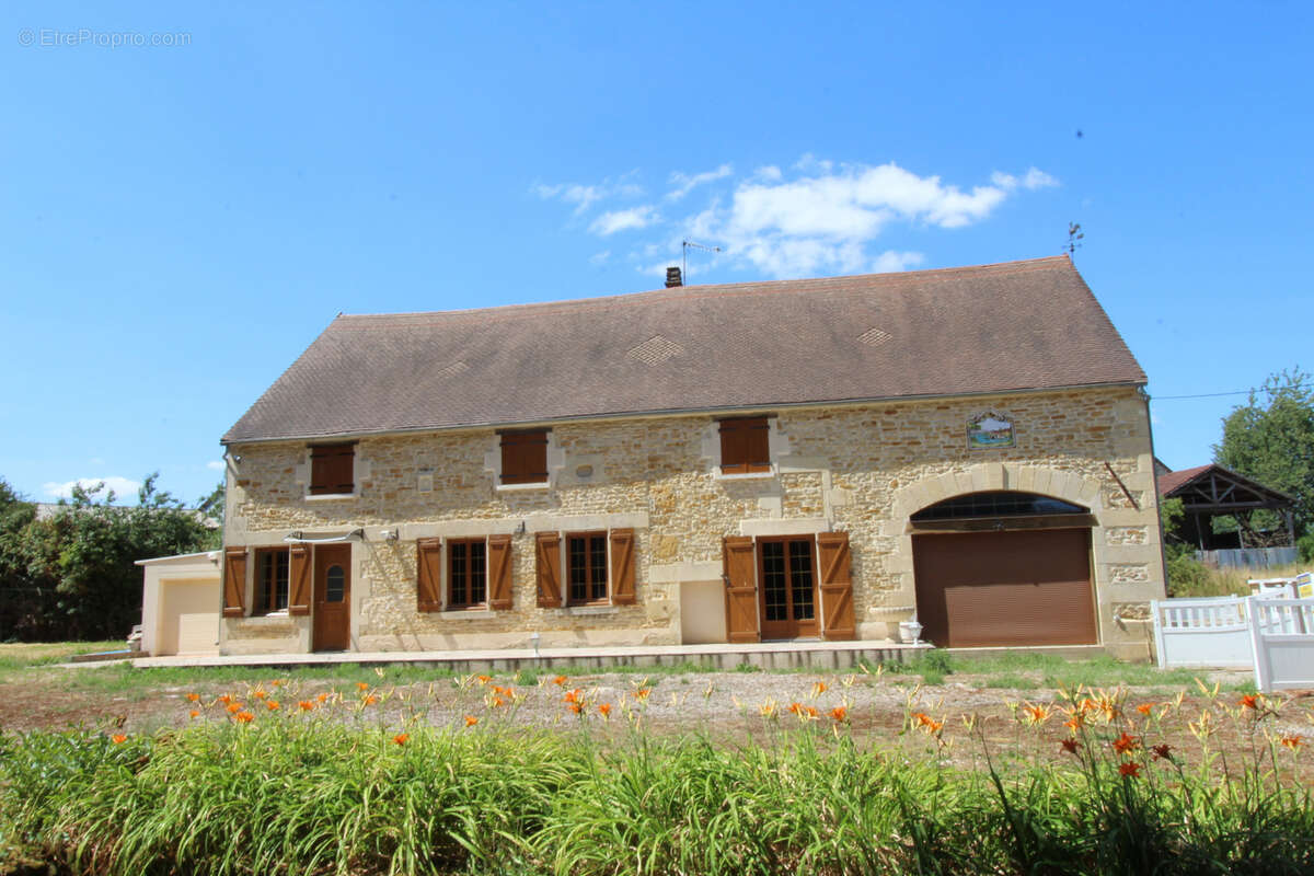 Maison à CHATEAUNEUF-VAL-DE-BARGIS