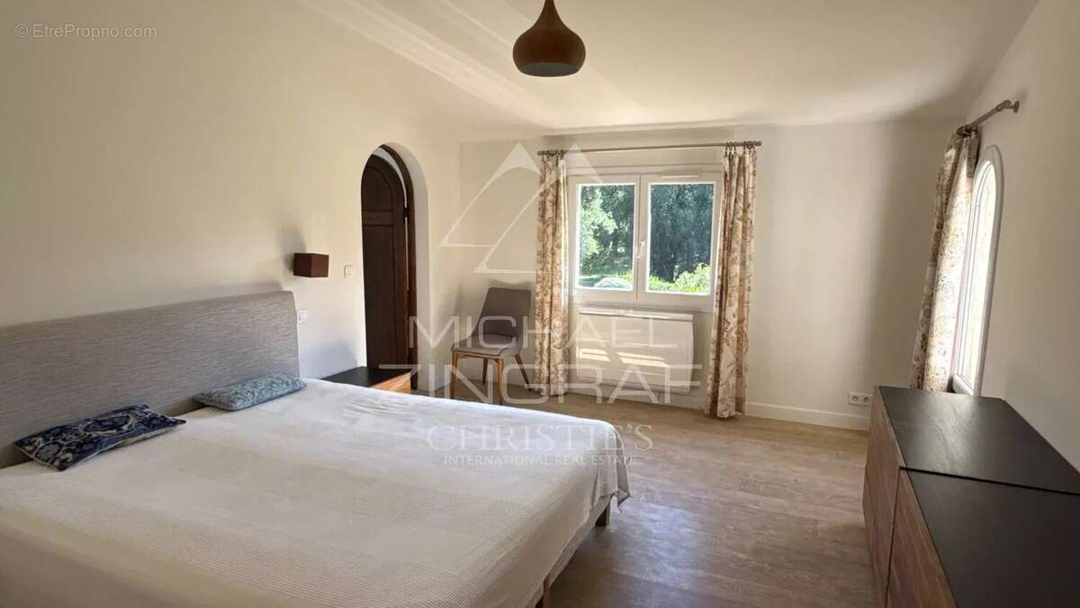 Maison à TOURRETTES-SUR-LOUP