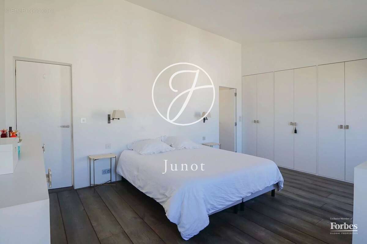 Appartement à PARIS-7E