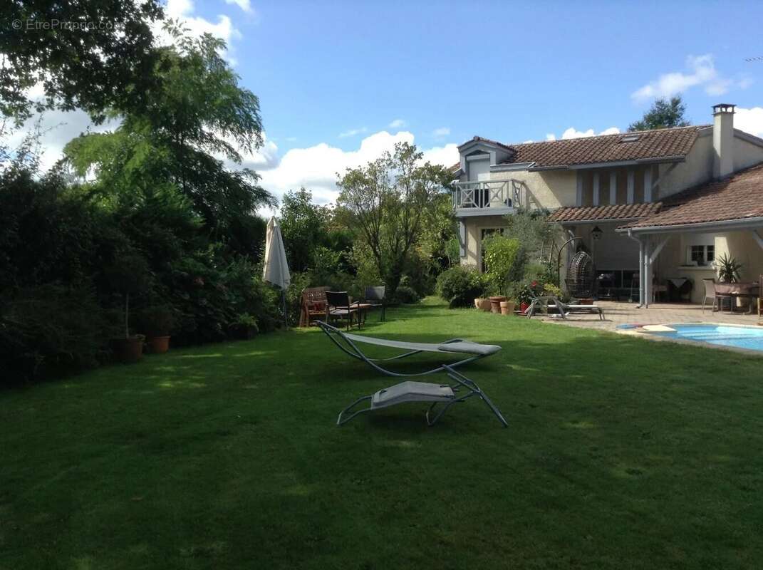 Maison à SAUGNAC-ET-CAMBRAN