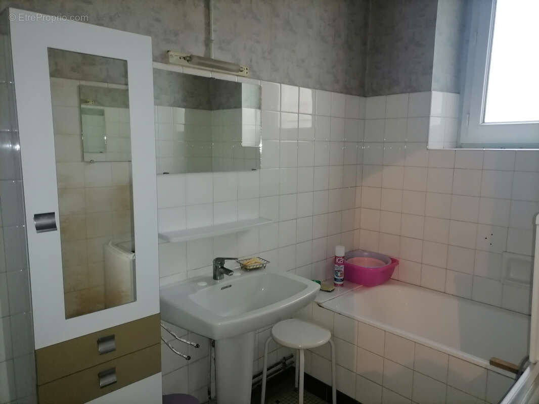 Proche st macaire - maison en pierre 140 m2 - dependances - photo 8