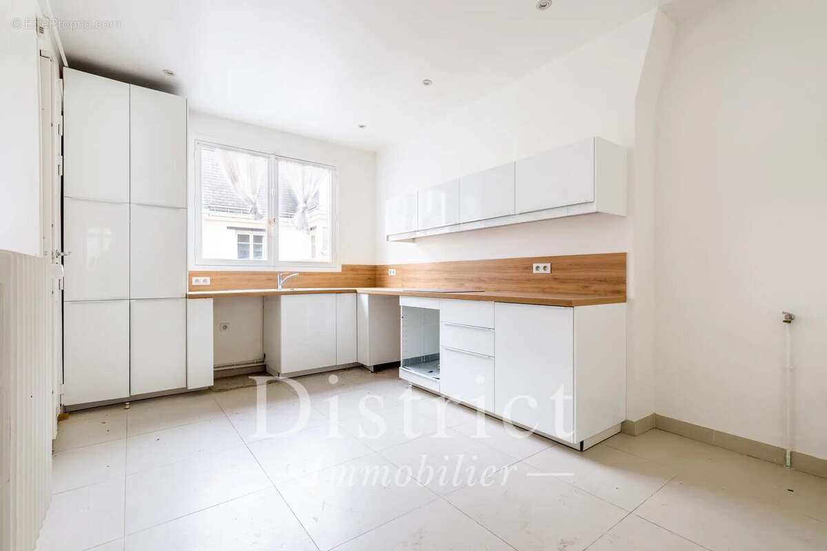 Appartement à PARIS-8E