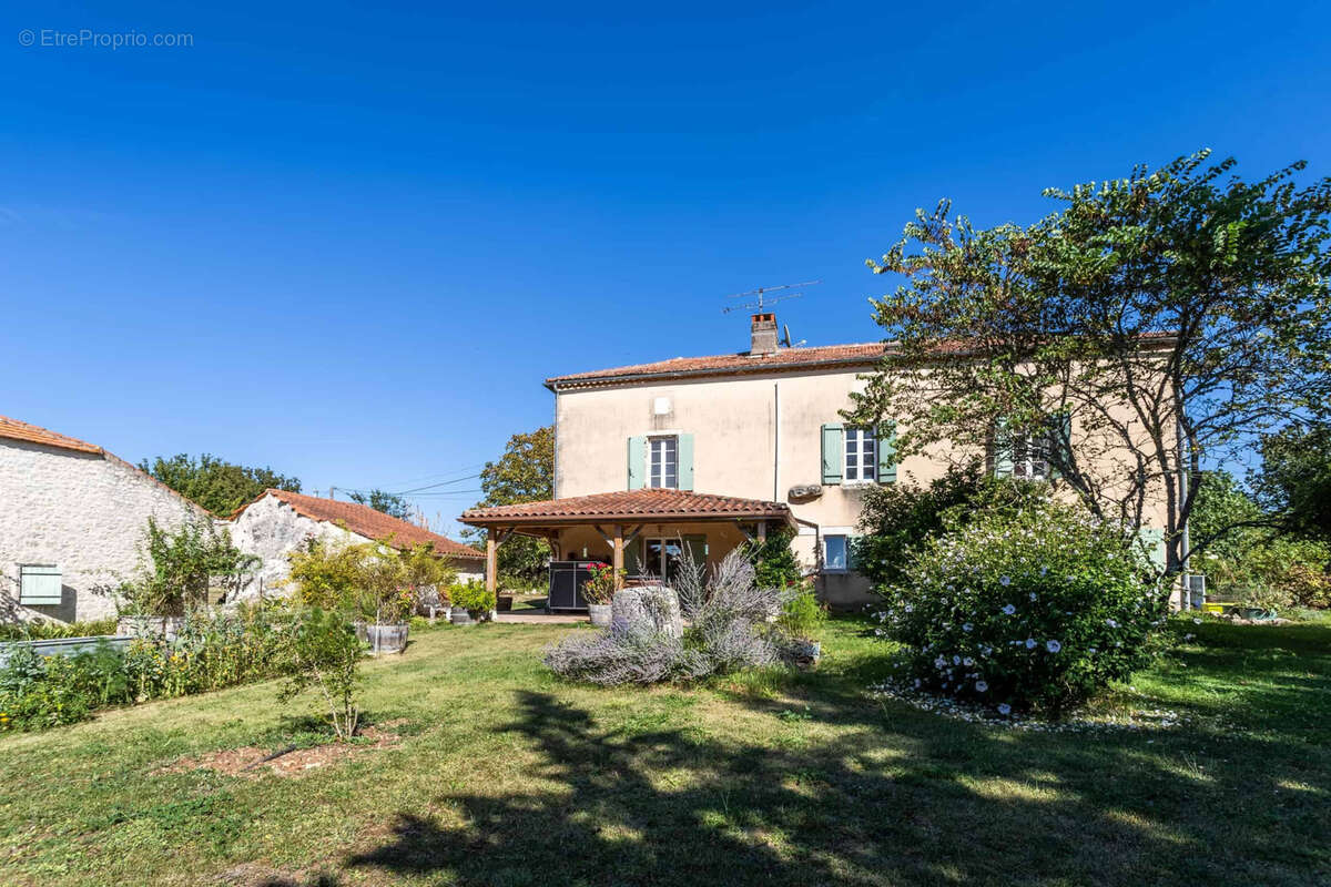 Smallholding in a beautiful location - photo 4
