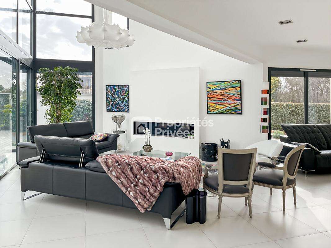 PESSAC Proche Golf : Maison d'Architecte 390 m2 ASCENSEUR -GARAGE- PISCINE - photo 2