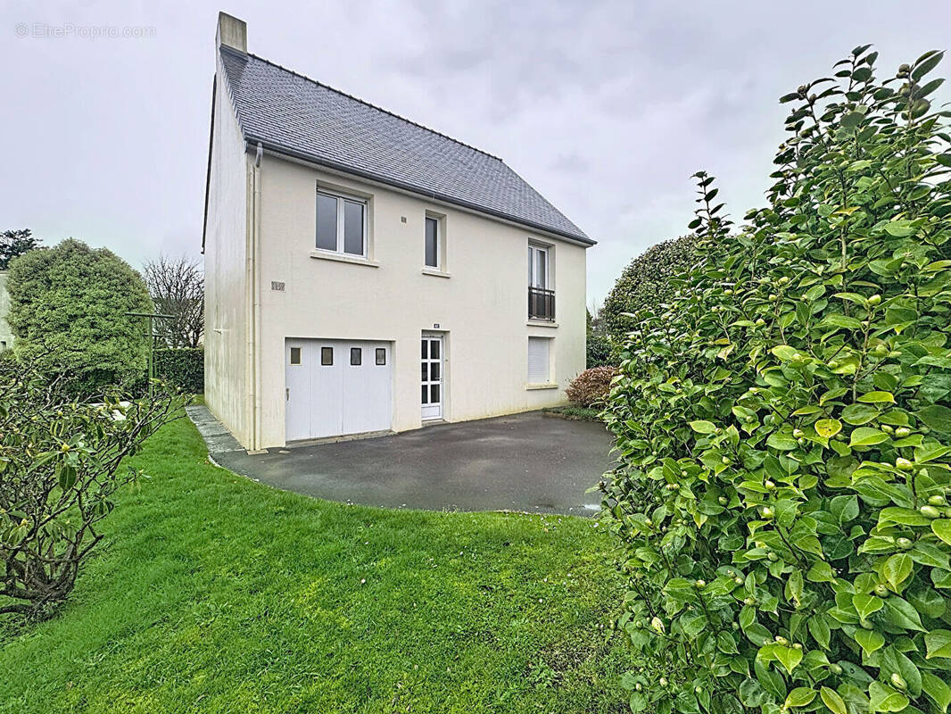 Maison à LE RELECQ-KERHUON