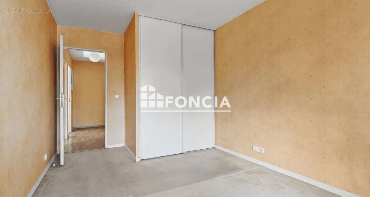 Appartement à VOISINS-LE-BRETONNEUX