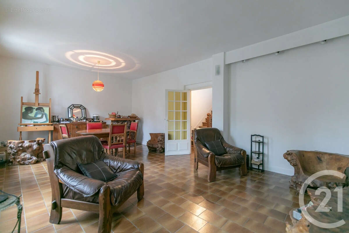 Maison à SAINT-MAUR-DES-FOSSES