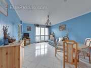 Appartement à VAUJOURS