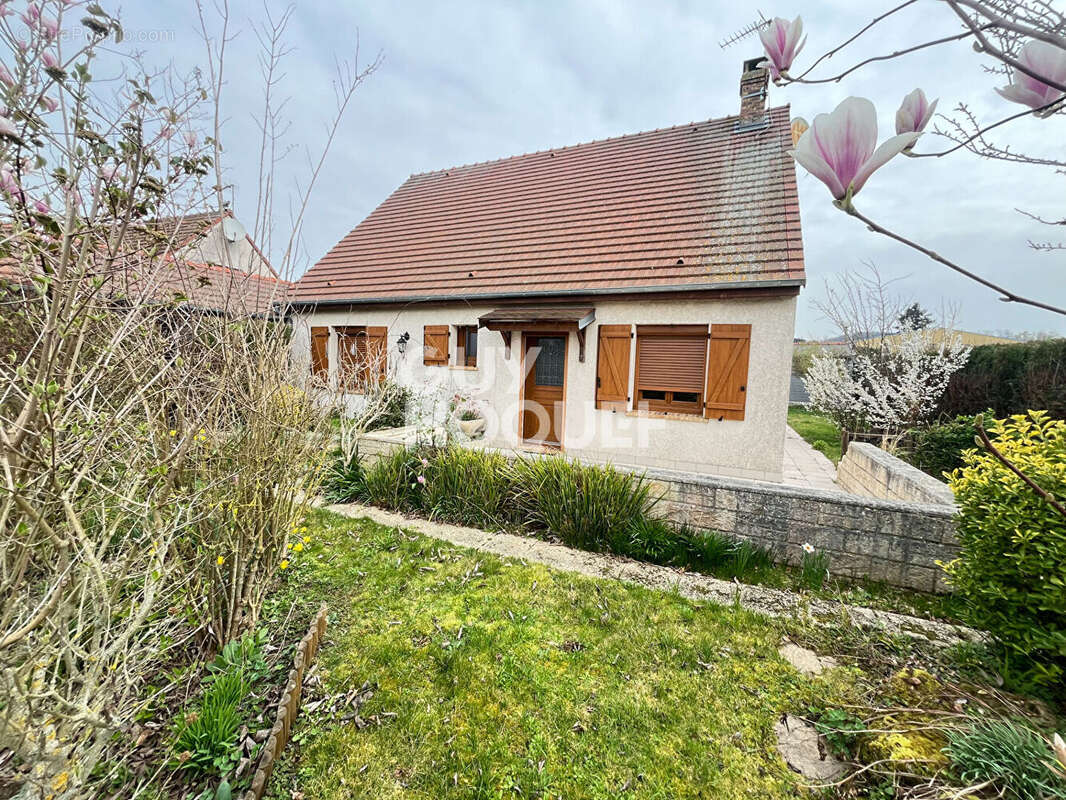 Maison à BELLEU