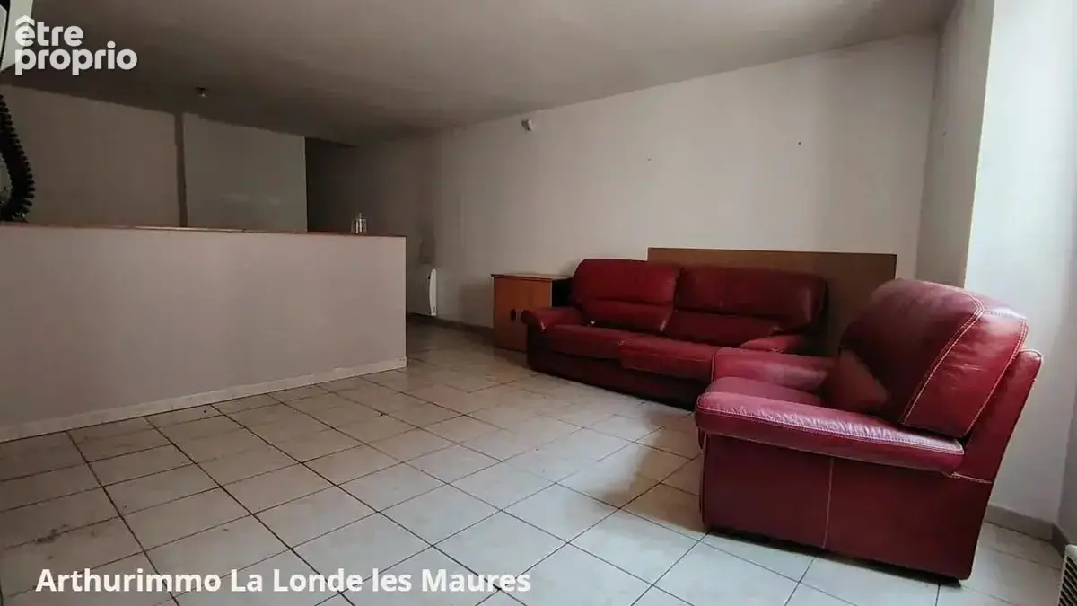 Immeuble composé de trois T3 et un commerce à La Roquebrussanne - photo 4