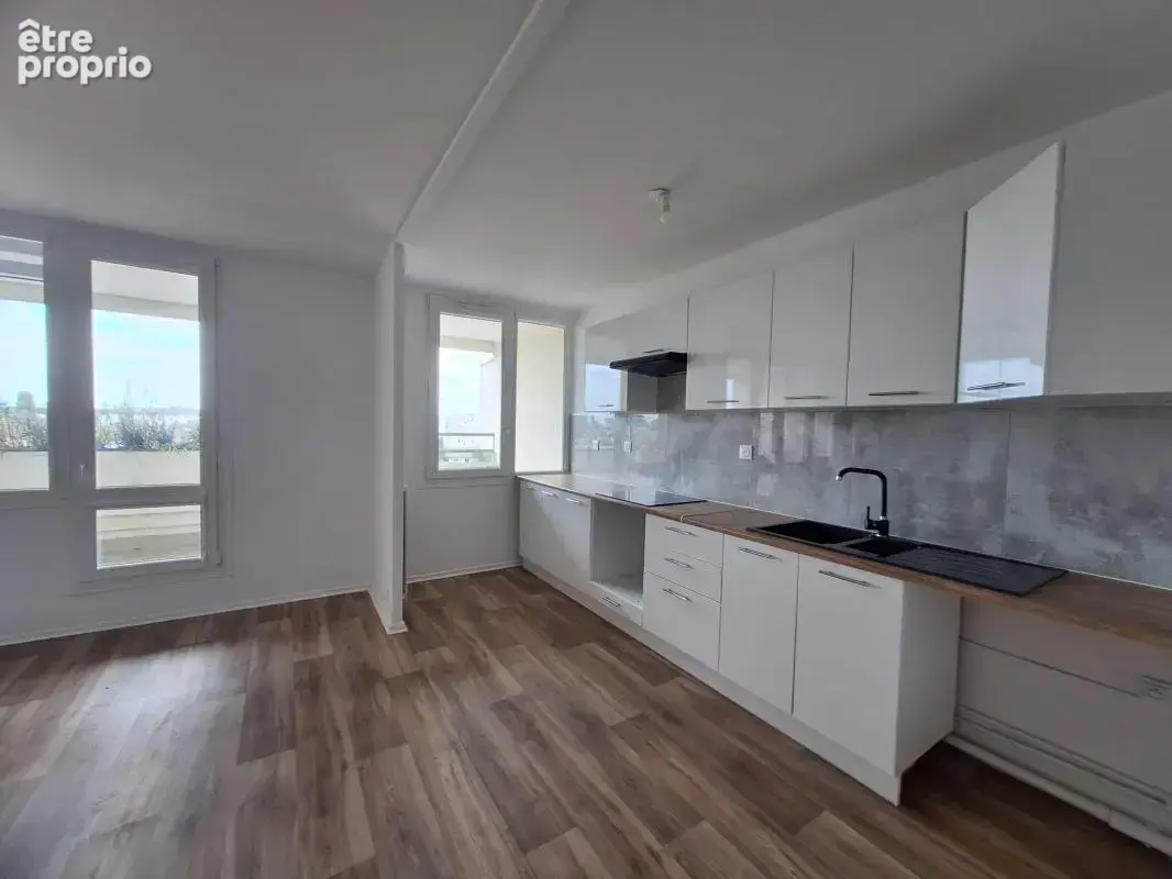Trappes centre – appartement t3 rénové avec balcon – proche gare - photo 2
