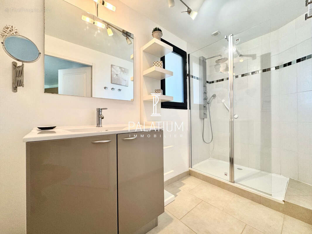Appartement à GREOUX-LES-BAINS
