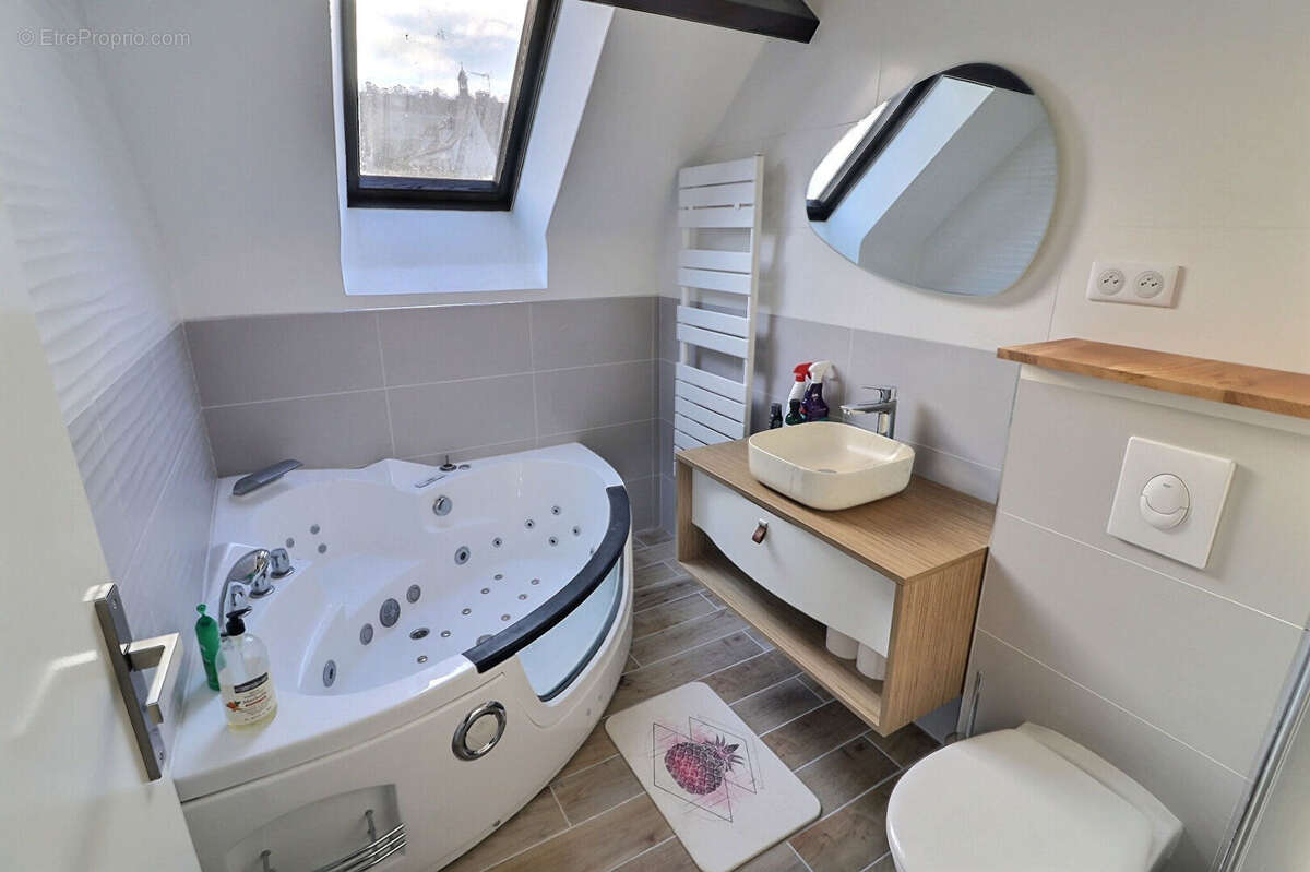 Maison à JOUY-LE-MOUTIER