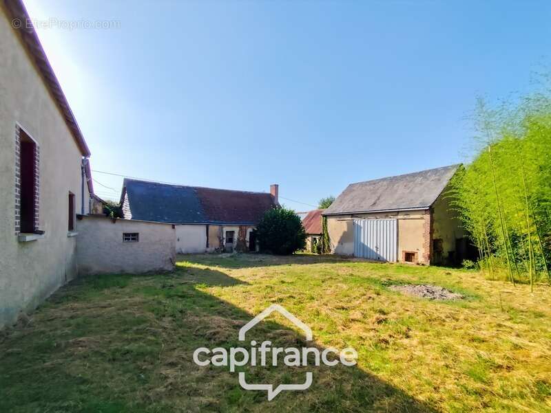Maison à vendre 4 pièces LA CHAPELLE GAUGAIN (72)  -  Terrain 2925 m²  - - photo 2