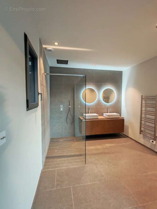 Maison à LA CADIERE-D'AZUR