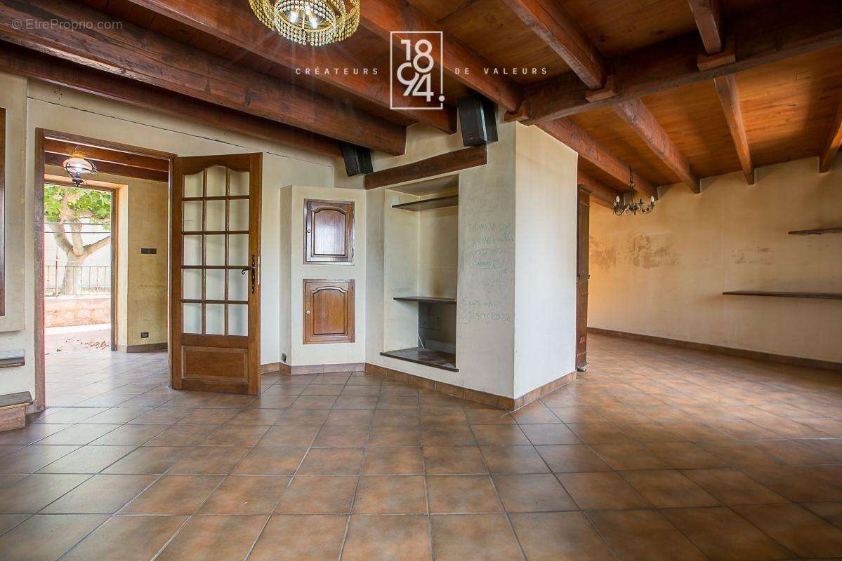 MARSEILLE 14ᵉ – Le Canet  Maison familiale 127 m² avec garage, jardin et piscine – Fort potentiel - photo 17
