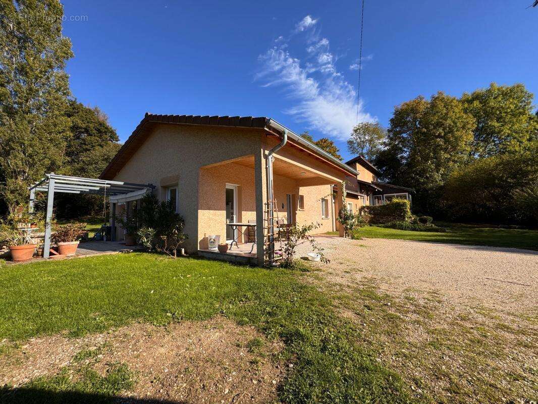 Maison à SICCIEU-SAINT-JULIEN-ET-CARISIEU