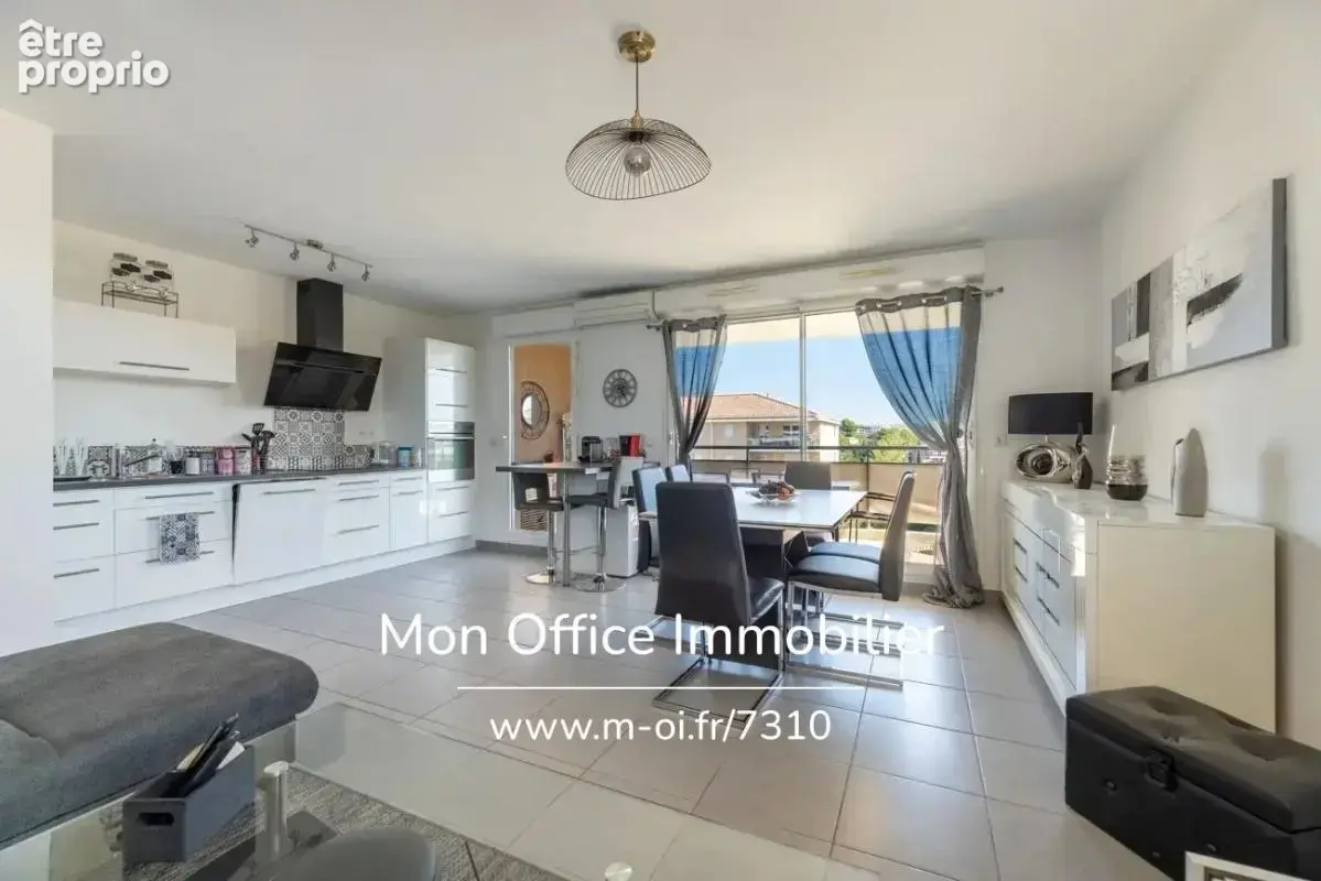 Référence : 7310-LLI - T3 lumineux de 67 m², terrasse plein Sud de 14 m² & box - photo 2